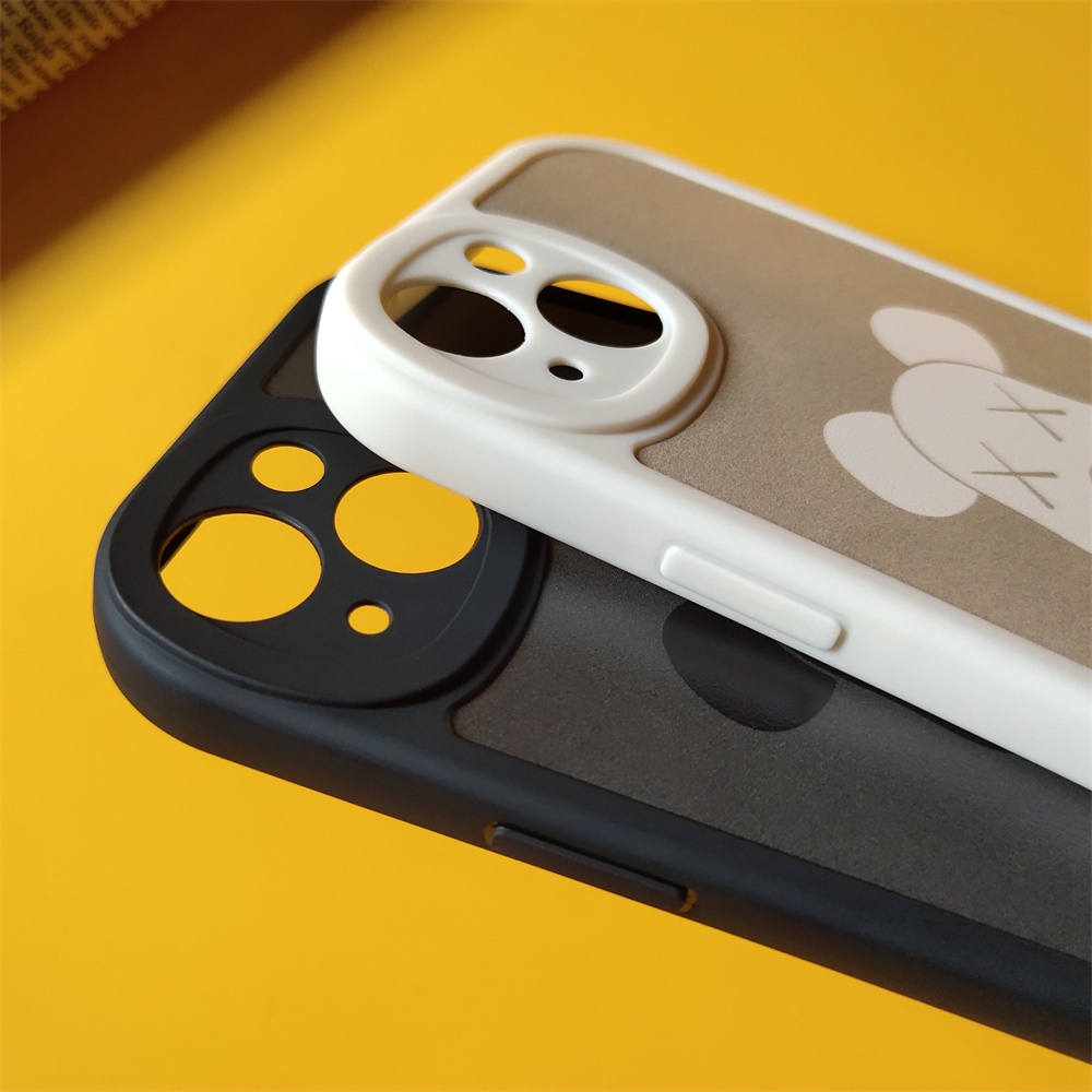 Casing Soft Case Motif Kaws Untuk iPhone 6 / 7 / 8 Plus / X / XR / Xs Max 13 / 12 / 11 Pro Max