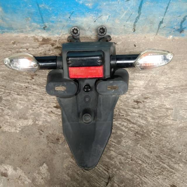 Spakbor belakang fullset lampu sein atau rithing cbr 150 r k45 original