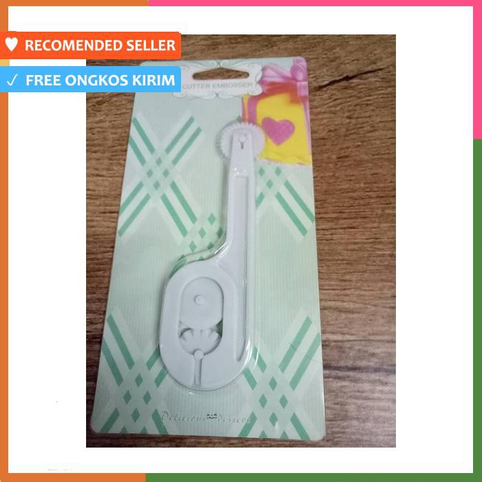 

CUTTER EMBOSSER KY 0327 3 WAY CUTTER FONDANT