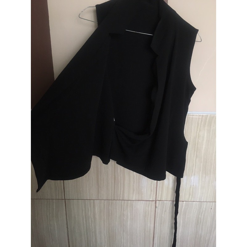 outer tanpa lengan hitam