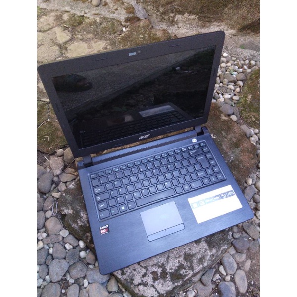 Acer Z3-451 Laptop Windows 8.1 Berlisensi
Amd A10-5757 (2.5 up to 3.5GHz)
Ram 4GB
HDD 500GB 
Amd Rad