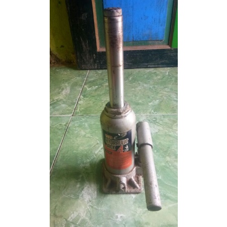 Dongkrak hidrolik 4 Ton