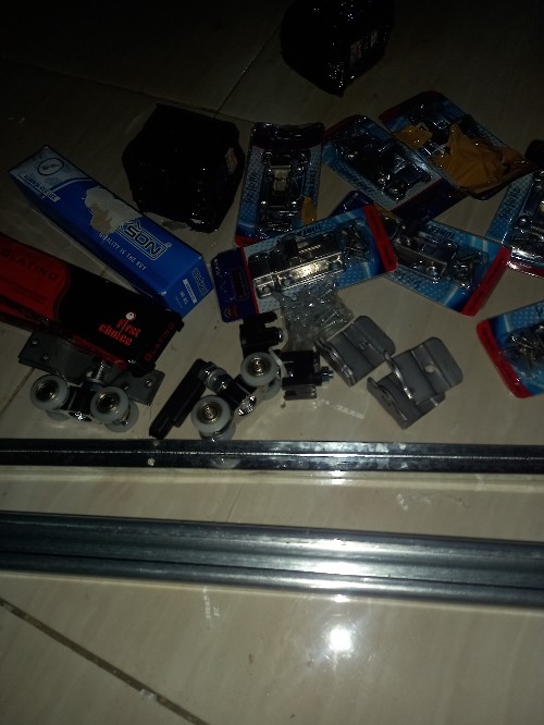 Grendel Slot Pintu Kotak Aluminium Age