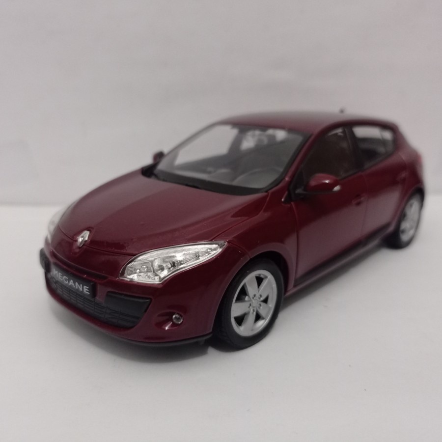 Diecast mobil Renault Megane sport Welly 1:24 miniatur mobil koleksi harga murah