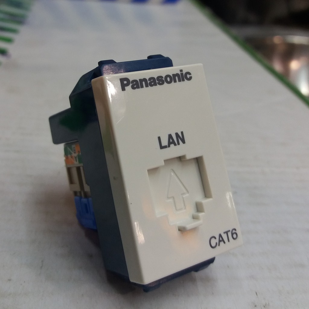 Panasonic Outlet Data Cat 6 WEJ 24886 (Putih) / WEJ 24886H (Hitam)