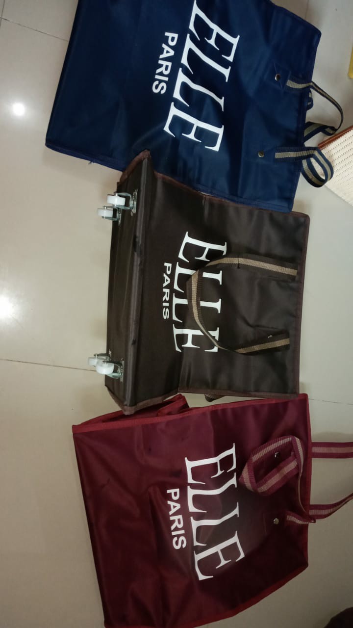 Tas Pasar Roda Tanggung Tinggi (54 × 42 X 24 ) Bisa Didorong Atau Ditarik.