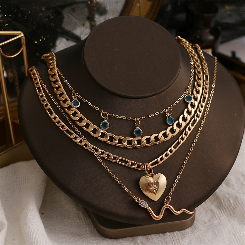 Kalung Rantai Multilayer Desain Ular Hati Warna Emas Hijau Gaya Bohemian Untuk Wanita