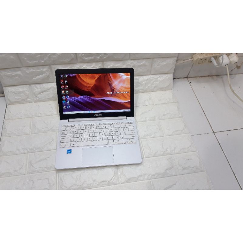 Laptop Asus E203NAH Intel Celeron N3350 2gb 500gb white second terawat