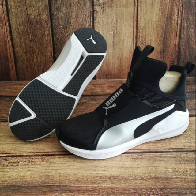 ORIGINAL PUMA FIERCE CORE Sepatu Training Gym Zumba Wanite Puma Black - Silver