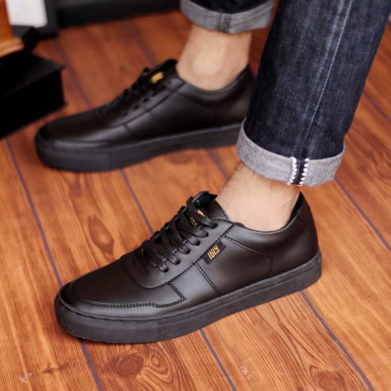 Xshoesbdg.id x Robert Sepatu Sneakers Pria Semi Formal Casual Pria Hitam Santai Kerja Kuliah