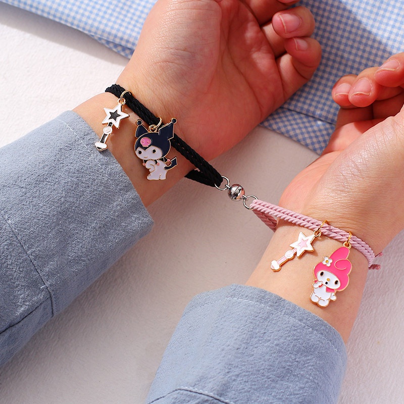 2pcs Gelang Tali Elastis Dengan Liontin Boneka Smiley Bahan Metal Untuk Pasangan