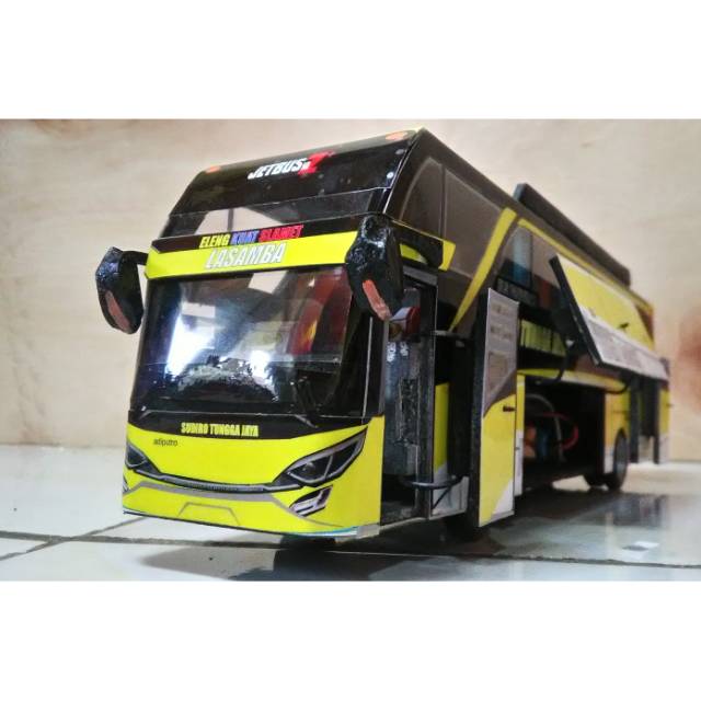 Miniatur bus kayu triplek sudiro tungga jaya