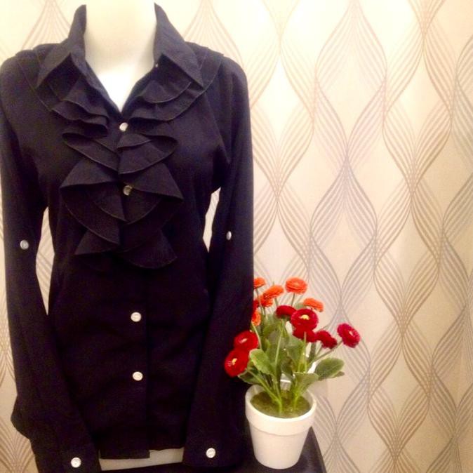 YUK BELI KEMEJA BLUS HITAM WANITA KANTOR RENDA NECI KERAH KEKINIAN