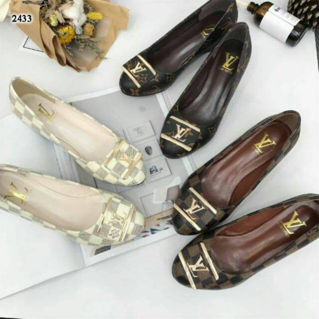 LOUIS VUITTON SHOES 2433