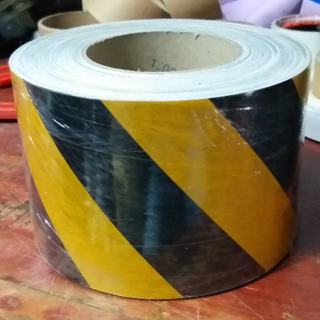 

Sticker reflective 3m baricade 96 mm x 45 M-stiker scothlite 3m reflective zebra