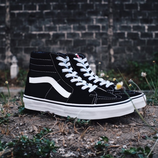 V4ns Sk8hi Black White