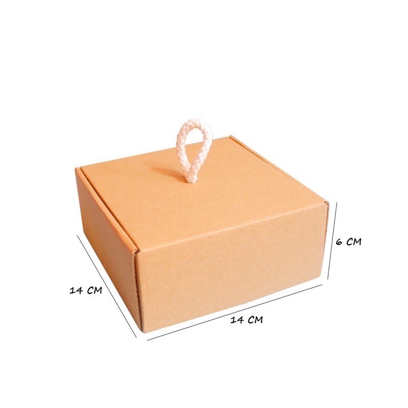 

Small Box Corrugated Box Siap Dipakai Lsg Order yaa Size: 14x14x6 Cocok Untuk Hampers dan Gift