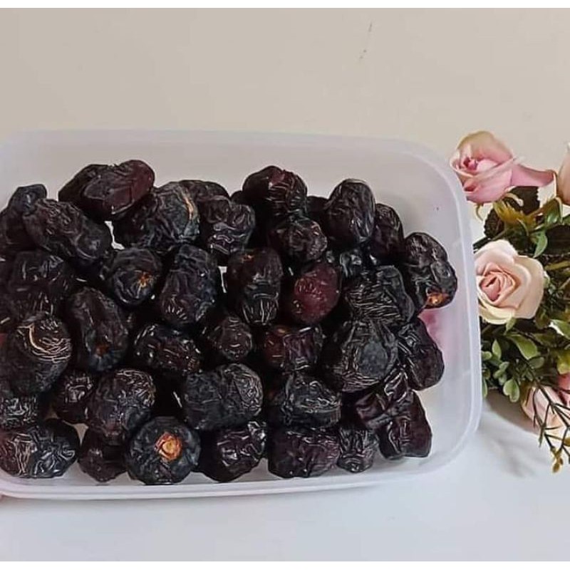 

KURMA AJWA MADINAH 1 KG