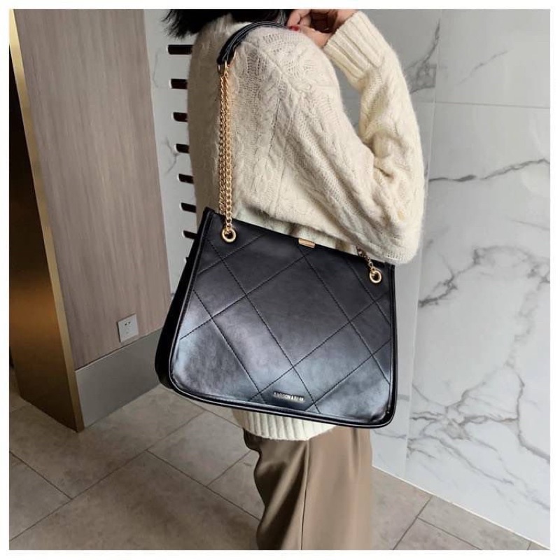 PDRO TAS SELEMPANG WANITA TERBARU Pdro Magnet Quilted Leather Tote