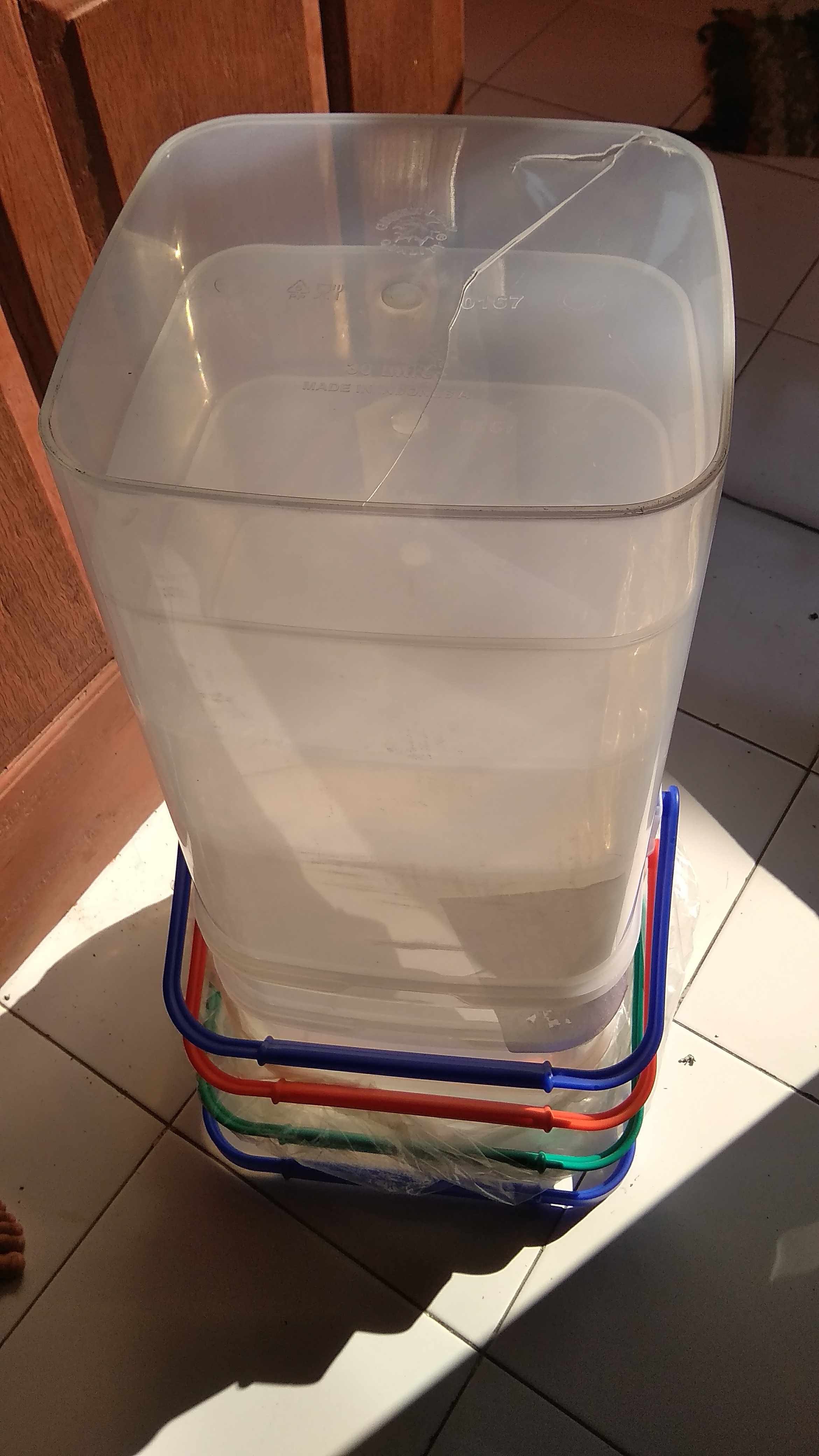 Aquarium Es Buah / Es Kelapa 30 Liter+ Gayung Green Life. Best Seller Product !!!