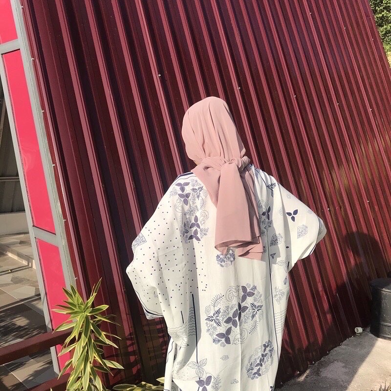 OUTER SCARF ARINDRA WHITE READY (COD)