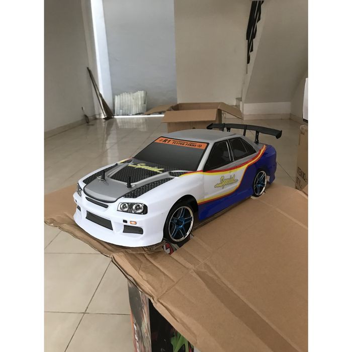 OI456 HSP Flying Fish Drift Car RTR Ready To Run with 2.4GHz remote - Putih