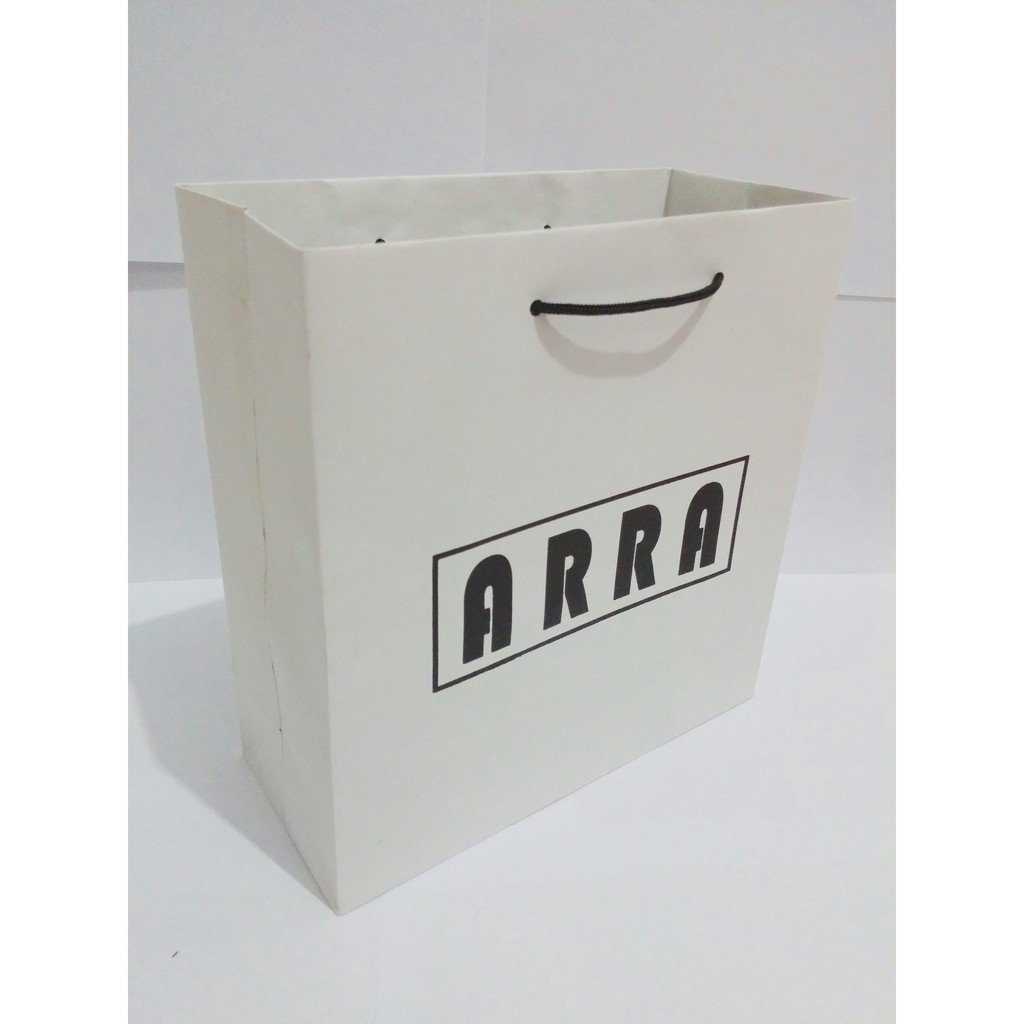 

PAPER BAG Tas Kertas Kraft Putih Sablon satu sisi ukuran PLT 20x10x20 Murah Kuat Bertali OK