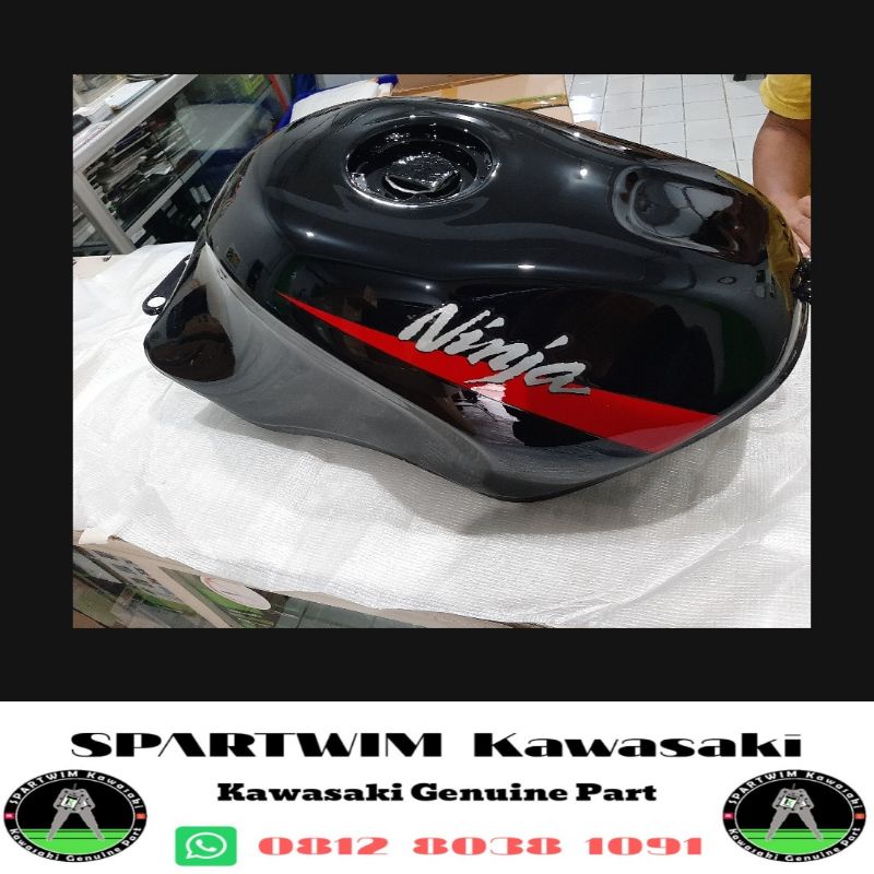 Tanki tangki tengki bensin hitam list striping merah 2014 Ninja 150 RR NEW original kawasaki