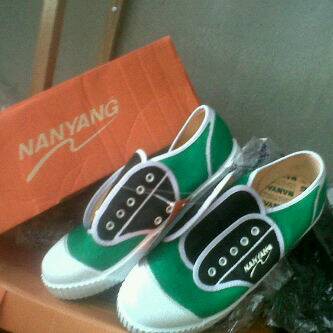 Nanyang Hijau Hitam Lis Putih
