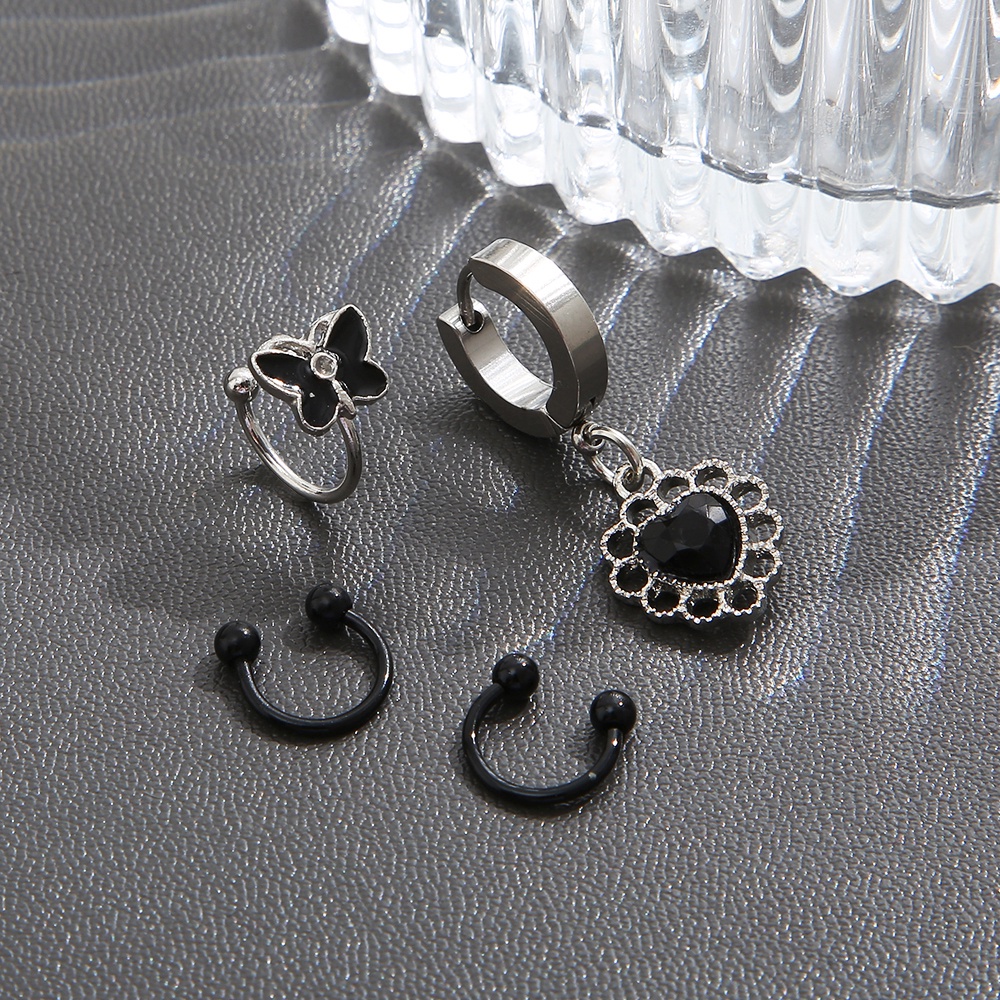 4pcs / Set Anting Klip Telinga Bentuk Kupu-Kupu Hati Warna Hitam Gaya Retro Untuk Wanita