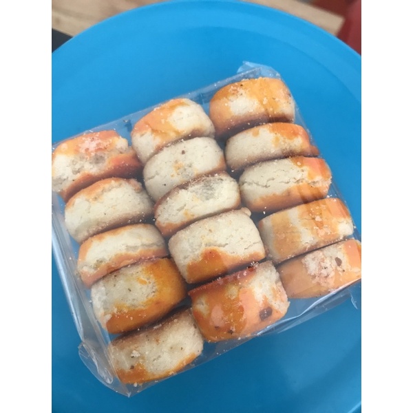 

kue kacang kecil