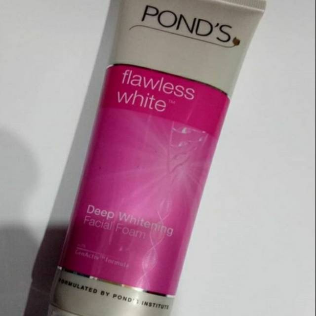 Ponds Flawless White Facial Foam 100gr