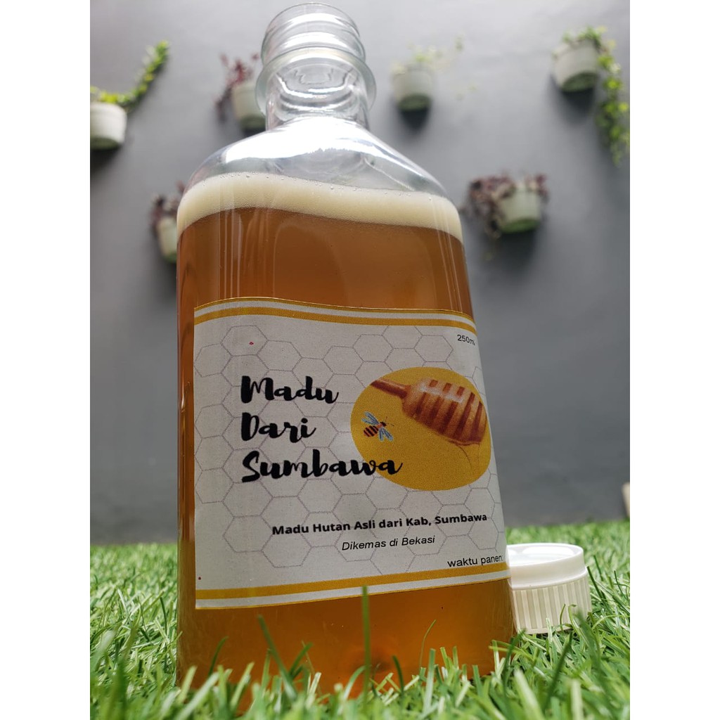 

Madu Dari Sumbawa dikemas di Bekasi