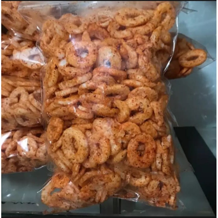 

SNACK MAKANAN RINGAN KILOAN RING IKAN PEDAS / KRUPUK IKAN / KRUPUK PEDAS 200 GRAM CAMILAN PEDAS