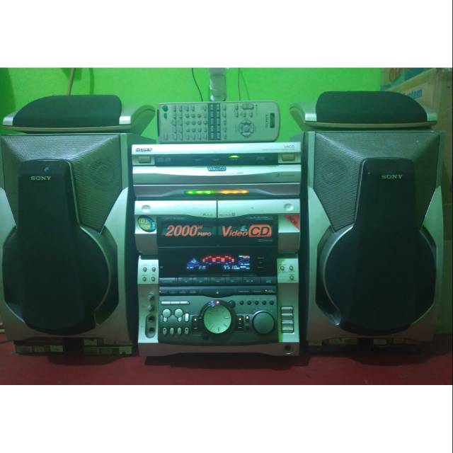 tape compo sony mhc-v818,,,fungsi Radio & Aux,,,bisa buat karaoke,,suara mengelegar,,body terawat