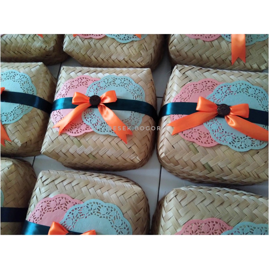 

besek hias double doily+pita (HARGA SEPASANG)