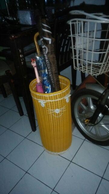 Tempat Payung Rotan Sintetis