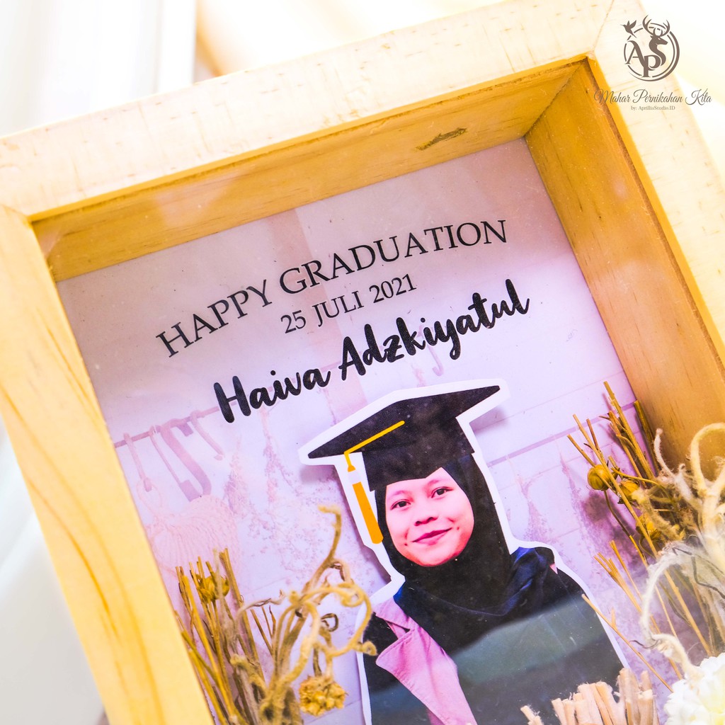 KADO WISUDA NAURA, FRAME BINGKAI CUSTOM FOTO UKURAN 16x12 CM