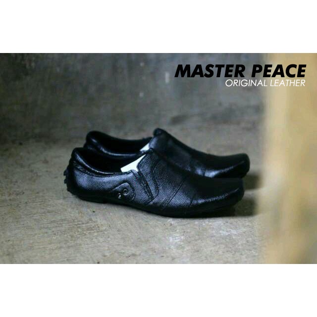 SEPATU PRIA SLIP ON KULIT KICKERS