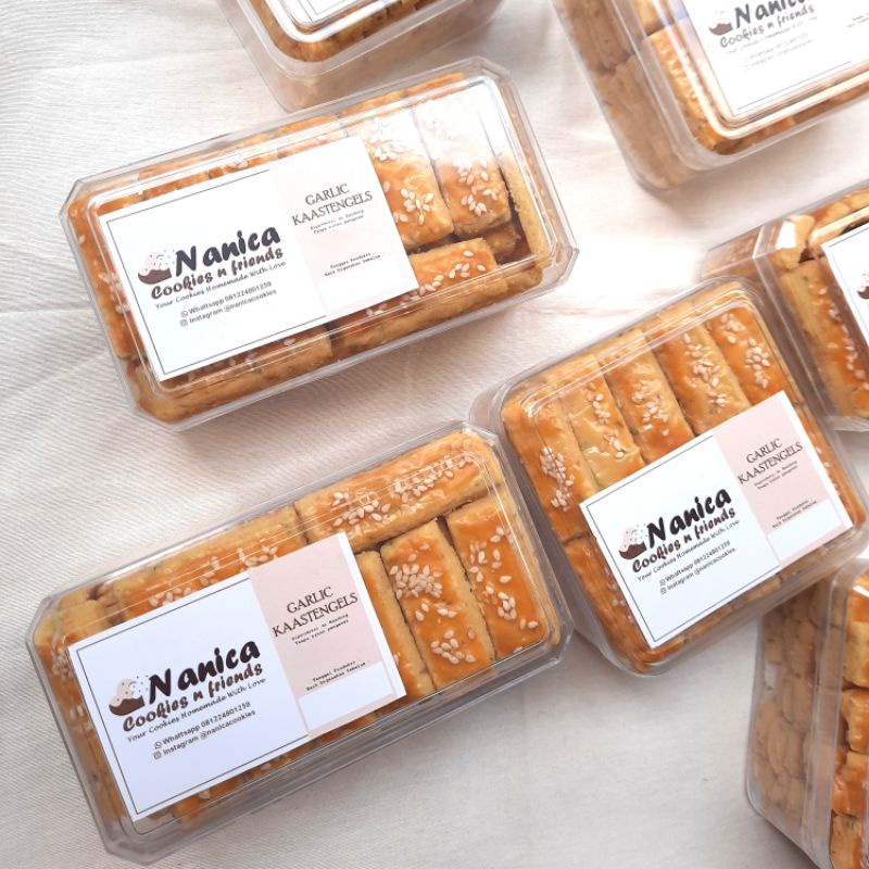 

Garlic Kaastengels Cookies (Kue kering kaastengels rasa bawang putih) | Nanica Cookies and friends