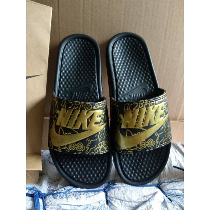 Sandal Pria Murah, Sandal Nike Benassi Swoosh Doodle Gold Premium, Sandal Nike flip-flop