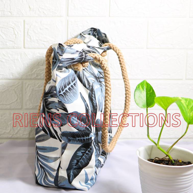 RIENS COLLECTIONS. TOTEBAG KANVAS TALI SUMBU MOTIF ADENIA ABU