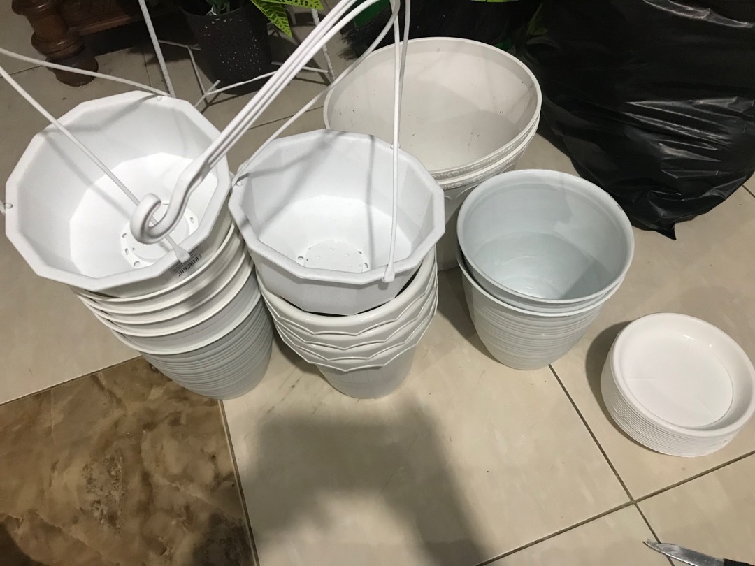 Pot Bunga Plastik Putih Tawon Tirus / Pirus 18 Cm