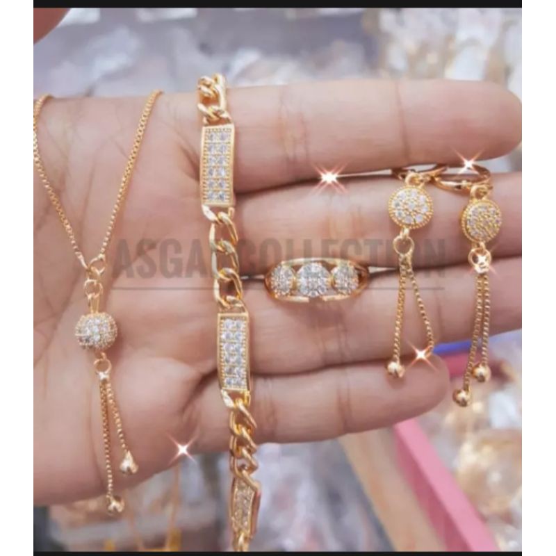 satu set perhiasan cantik titanium