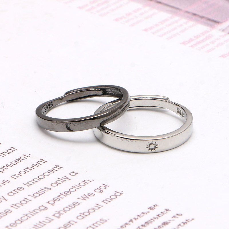 2pcs / Set Cincin Pasangan Model Terbuka Dapat Disesuaikan Desain Matahari Bulan Bahan Silikon Untuk Persahabatan