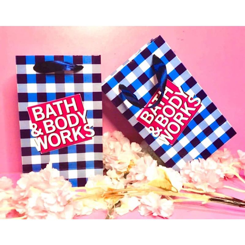 

PAPER BAG BATH N BODY WORKS