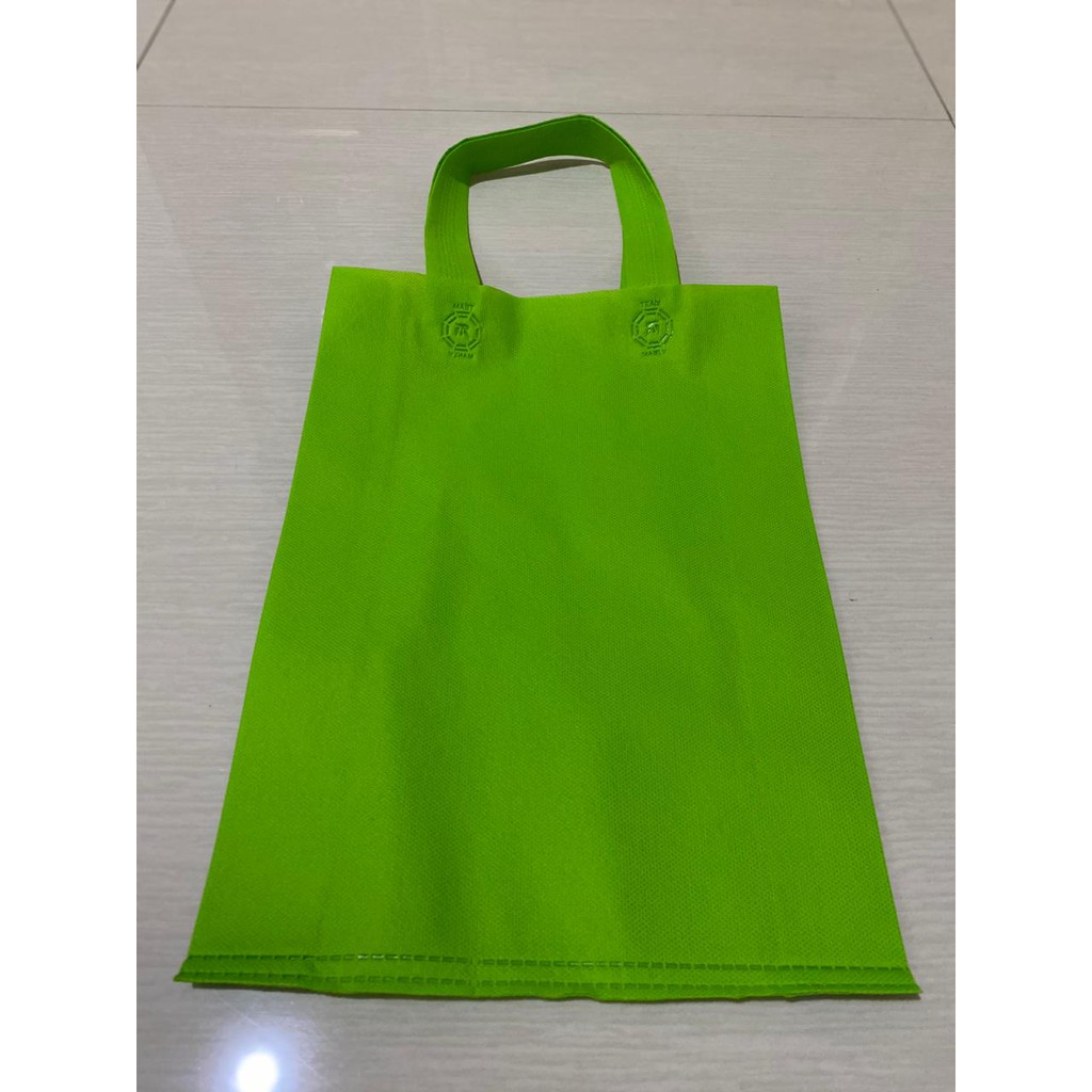 

Tas Handle Kain / Spunbond / Goodie Bag 25 X 35 (S)