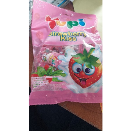 

yupi strawberry kiss
