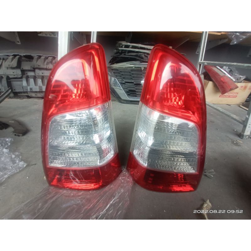 stoplamp toyota innova 2015
