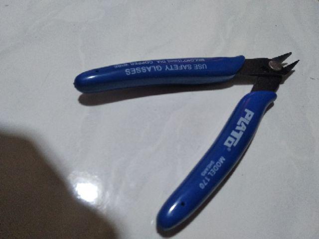 Plato Tang Potong Kawat